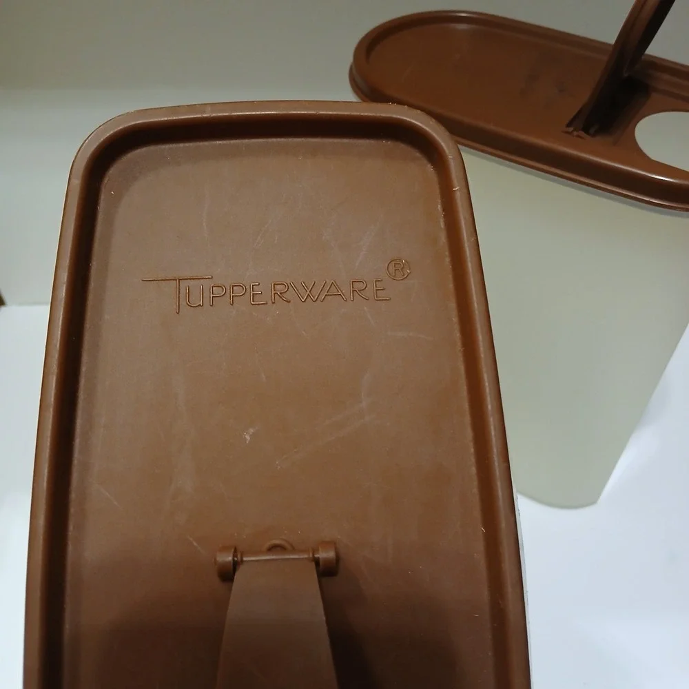 Tupperware Vintage Store N Pour Cereal Keepers Set 2 Brown Lids 509-11 9.75 Cup